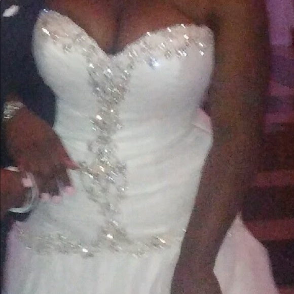 Betsy Robinson’s Bridal12-16 w/corset back ❤️